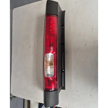 Renault Trafic II/Opel Vivaro A/Nissan Primastar bontott használt bal hátsó lámpa/fényszóró 2006-2014-ig 8200415250