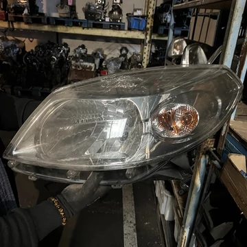 Dacia Sandero I bontott használt bal első fényszóró 2008-2012-ig 8200733878