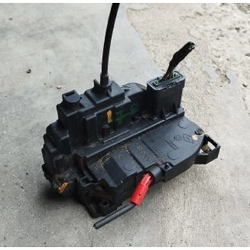 Renault Kangoo II bontott használt jobb első zárszerkezet 6 pólusú csatlakozóval 2008-tól