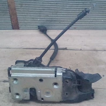 Renault Laguna II bontott használt első zárszerkezet 6 pólusú csatlakozóval bal oldal 2001-2007-ig