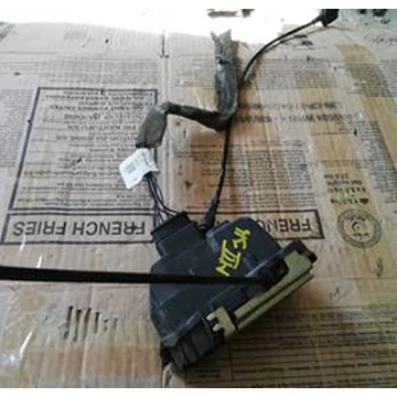 Renault Megane II/II 5 ajtós bontott használt hátsó zárszerkezet 6 pólusú csatlakozóval jobb oldal 2005-2008-ig