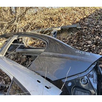 Renault Laguna III 5 ajtós bontott használt bal hátsó sárvédő fekete 2007-2015-ig