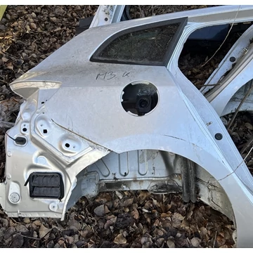 Renault Megane III kombi bontott használt jobb hátsó sárvédő ezüst 2008-2015-ig