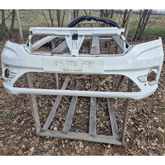 Dacia Sandero III bontott használt első lökhárító fehér tolatóradaros 2022-től 620228531R