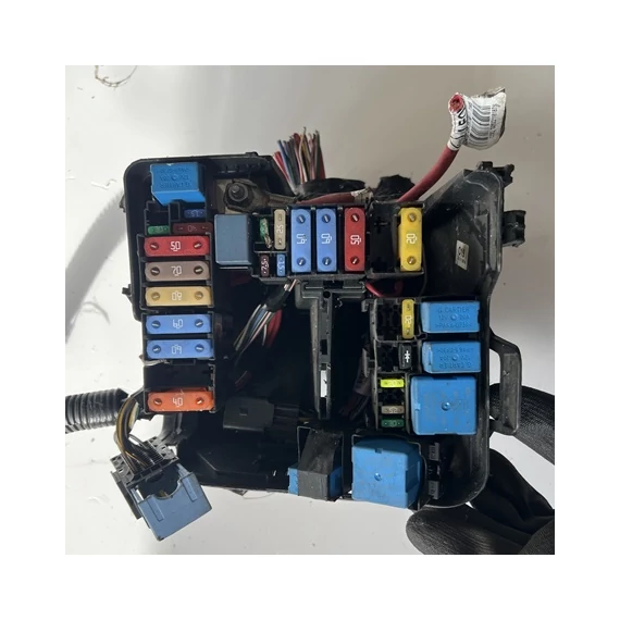 Dacia Sandero II/Logan II bontott használt biztosítéktábla relével  240116187S