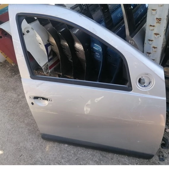 Dacia Sandero I/Duster bontott használt jobb első beszálló ajtó szerelvények nélkül