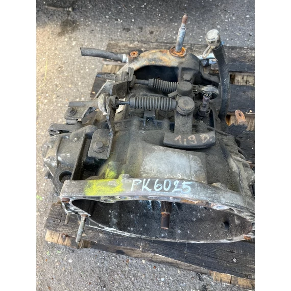 Renault Trafic II/Opel Vivaro A/Nissan Primastar 1.9dci bontott sebességváltó PK6025 6 sebességes