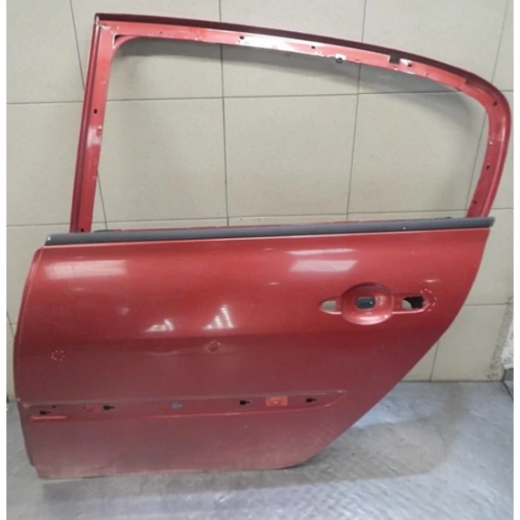 Renault Megane II 4 ajtós kivitel bontott használt bal hátsó ajtó szerelvények nélkül 2003-2008-ig 7751475033